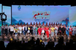 首届娄底文化艺术季闭幕式举行