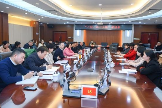 何朝晖主持召开“一村一品一主播”座谈会