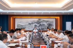 何朝晖：理顺权责体系 聚焦重点攻坚 让城市发展成果更好惠及人民群众