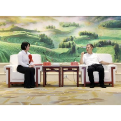 曾超群会见全国先进基层党组织代表