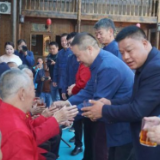 新化一村219名长寿老人欢聚“长龙宴” 共庆重阳茶寿节
