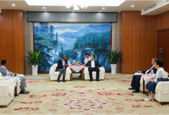 曾超群会见卢旺达驻华大使詹姆斯·基莫尼奥一行