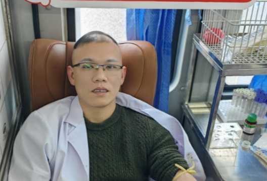冷水江市人民医院组织开展无偿献血活动
