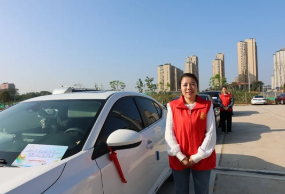 护航旅发大会  双峰县20台志愿服务车随时待命