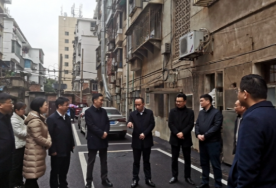 唐浩然带领娄底市第六届人大代表娄星区第二小组开展调研