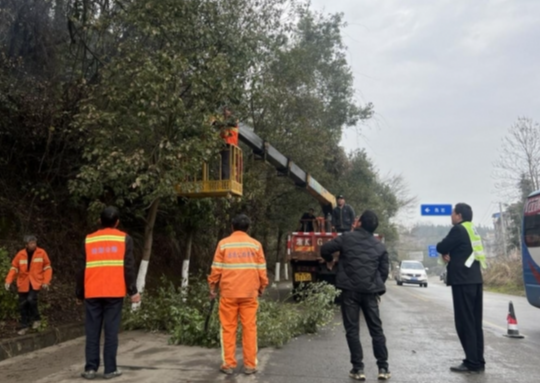 涟源公路：“路”“民”联动共筑安全防线