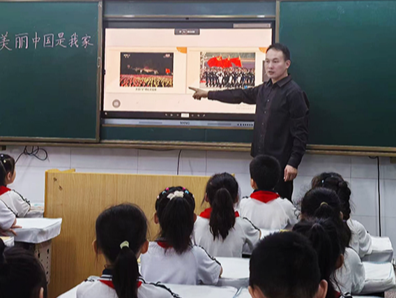 兵教师 ①丨傅志斌:以“双育”为翼 伴少年向阳而生