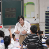 兵教师② |黄微:从三尺机台到三尺讲台 以实干书写双重使命