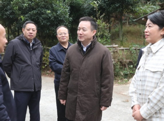 何朝晖到新化县调研:坚持以产业振兴促进乡村全面振兴