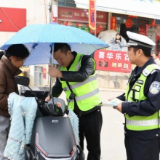 娄底公安交警常态化推进“一盔一带” 守护出行安全再发力