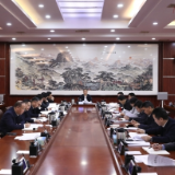 曾超群主持娄底市委理论学习中心组2025年第十四次集体学习