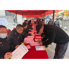 辨假药、讲用妆、普法条 娄底这场宣传活动为市民送上药械化“安全锦囊”