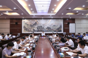 曾超群主持娄底市委理论学习中心组2025年第八次集体学习