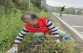 双峰杏子铺镇双溪村：开展“环境大扫除”迎“双节”
