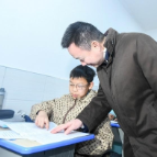 何朝晖到新化县、冷水江市开展走访慰问活动并调研基层治理有关工作