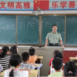 国防教育进乡村!湖南人文科技学院“彩虹计划”为留守儿童播种爱国情怀