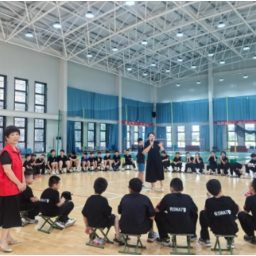 娄底市“五老”志愿者服务团联合市公安局开展干警子弟心理团辅活动