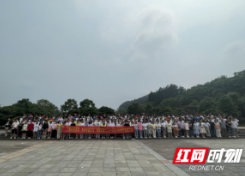 邵阳市第十二中学开展“了解经典国学 传承非遗文化”研学活动