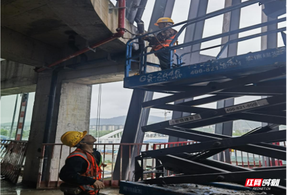 中建五局项目部五一期间坚守岗位保进度