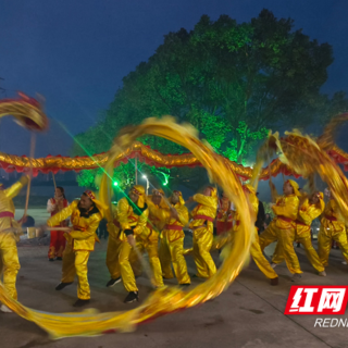 返乡青年舞龙送祝福 沅江渔村年味浓｜新春走基层·小镇青年 