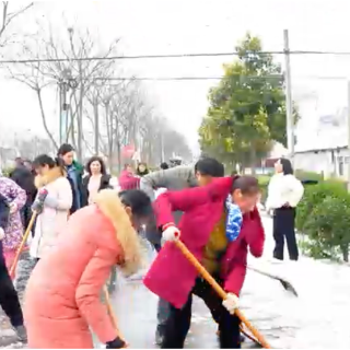 视频｜大通湖：干群齐上阵 铲雪进行时