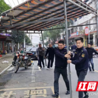 南县中鱼口镇：拆除临街违建，提升营商环境