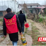 南县中鱼口镇：志愿者送去了爱心物资……