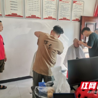 开展“爱心义剪” 温情服务暖老兵