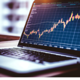 A股主要指数集体高开 油气、煤炭、海运板块回调