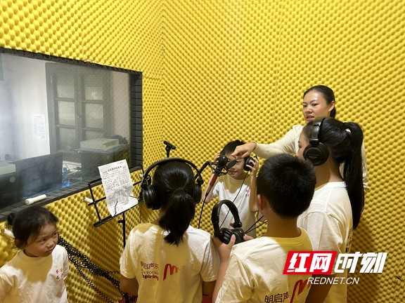 村里的儿童合唱团参加在沅江市参加歌唱排练。.marked.jpg
