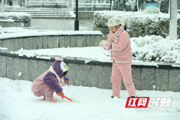 找一坨雪pk一场。.marked.jpg