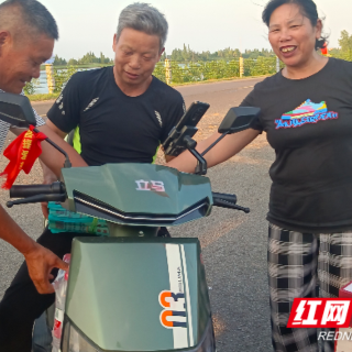 南县乌嘴乡：吃水不忘挖井人  脱贫户支援防汛
