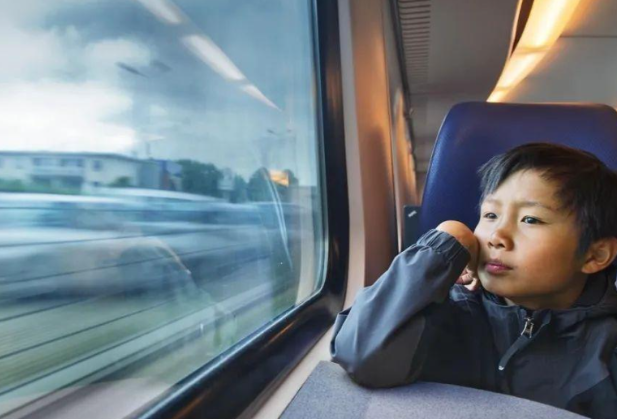 免费乘车的儿童是否可以单独使用席位？