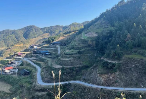 省委党校工作队： 建成出行“平安路”，铺就生活“幸福路”