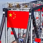 国庆氛围感拉满！祖国大街小巷披上“中国红”