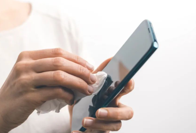 酒精可以用来清洁所有的屏幕？