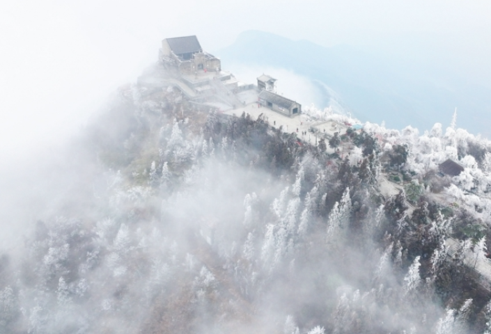 冰雪南岳引游人