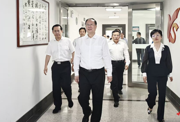 毛伟明在省数据局调研