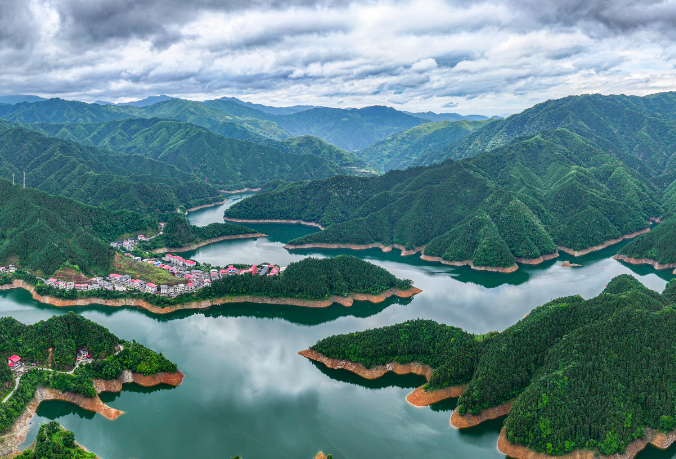 湖南祁阳：水清岸绿生态美
