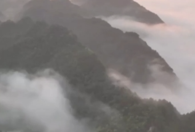 湖南麻阳：青山飘云海