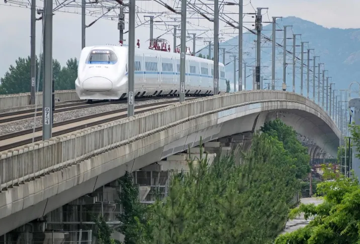全国铁路7月1日起实行新的列车运行图