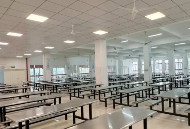 违规收取410余万元“回扣”，学生餐费不是学校的“备用金”