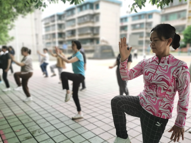越来越多老人选择家门口养老，湖南养老服务升级托起幸福晚年