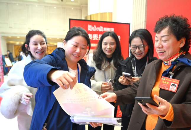 快讯丨湖南省政协委员抵长报到