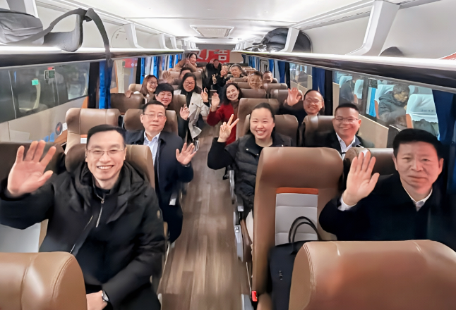 出发！在湘全国人大代表启程赴京