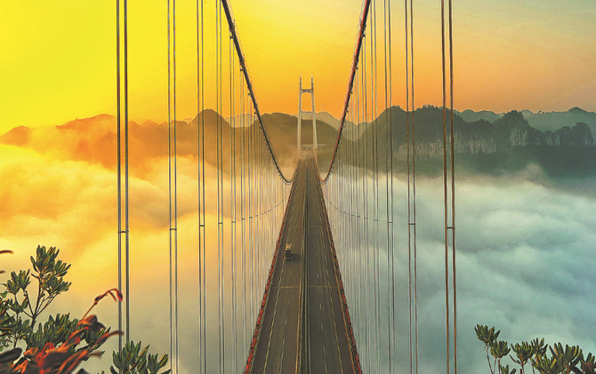 央媒看湖南｜矮寨大桥：云端飞架 天堑变通途