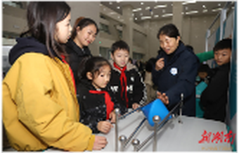 Lianyuan Stop of "China Mobile Science and Technology Museum" Hunan Tour Opens