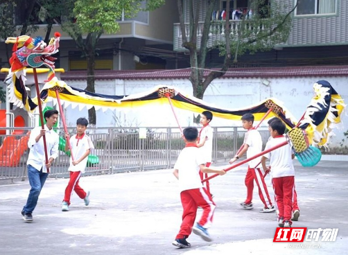 临武县五完小成立龙文化实践工作坊