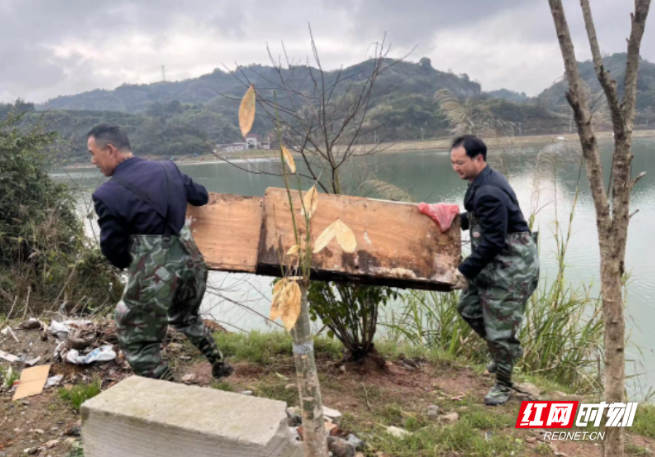 永兴县拆除违规“钓鱼平台”30余个