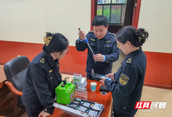 郴州市生态环境保护综合行政执法“尖刀班”开展新装备实操培训